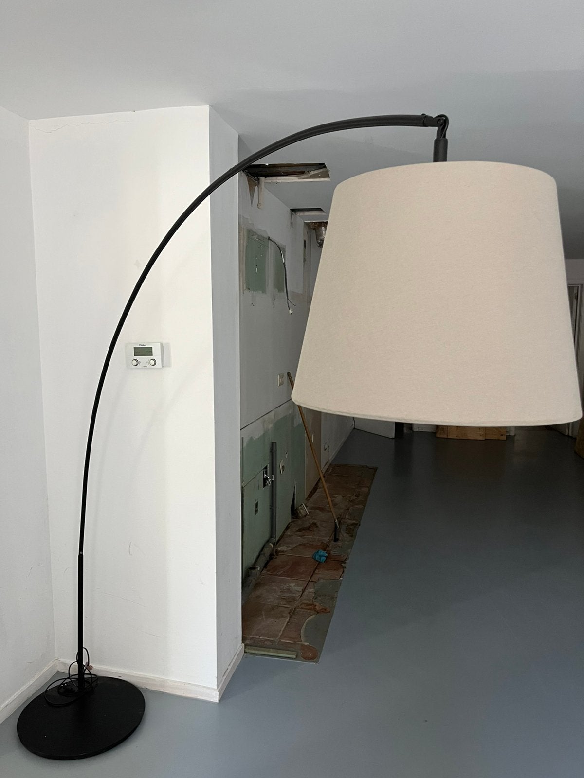 Staande booglamp, Huis en Inrichting, Ophalen, Gebruikt, Overige materialen, E27 (groot)