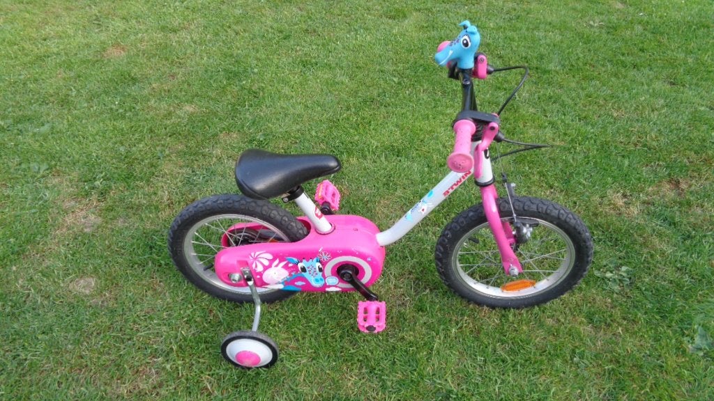roze fiets met steunwielen 14 inch, Fietsen en Brommers, Ophalen, 14 inch of minder, Zo goed als nieuw, B'Twin (Decathlon)