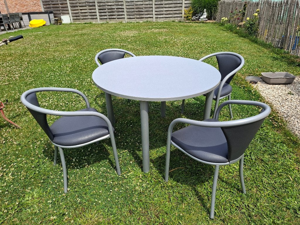 table ronde et ses 4 chaises, 100 à 150 cm, Quatre personnes, Rond, 100 à 150 cm