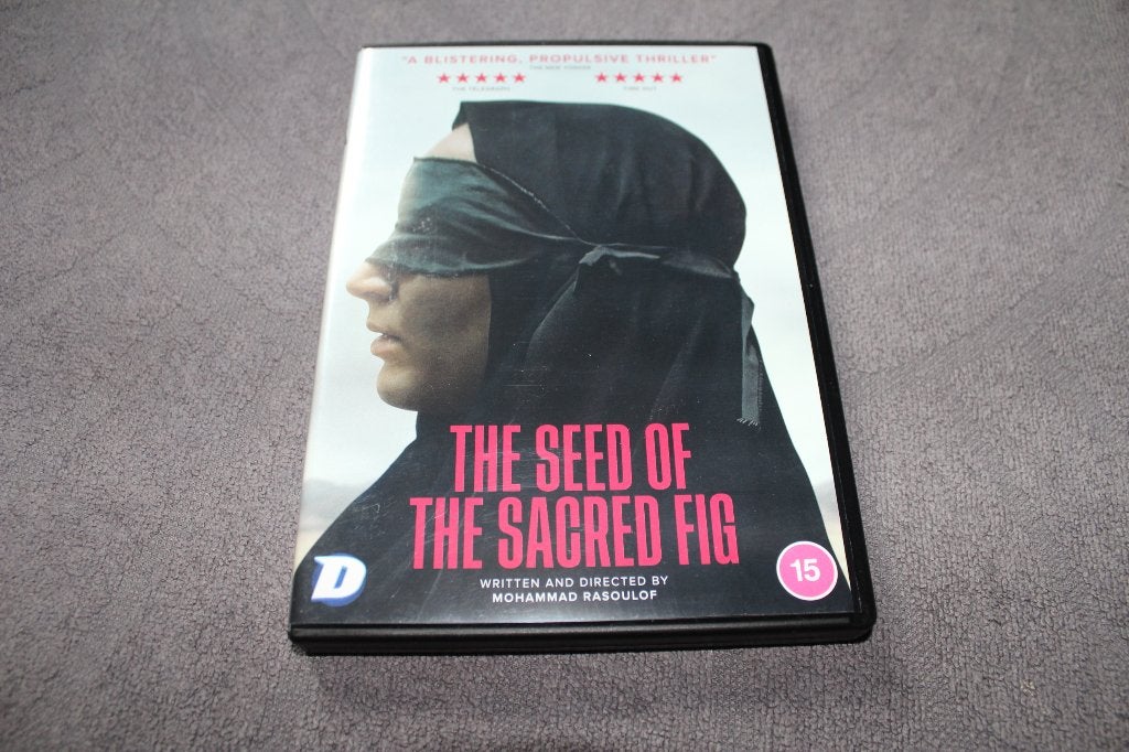 DVD The Seed of the Sacred Fig (import regio 2), CD & DVD, DVD | Films indépendants, Autres régions, Enlèvement ou Envoi, Anglais