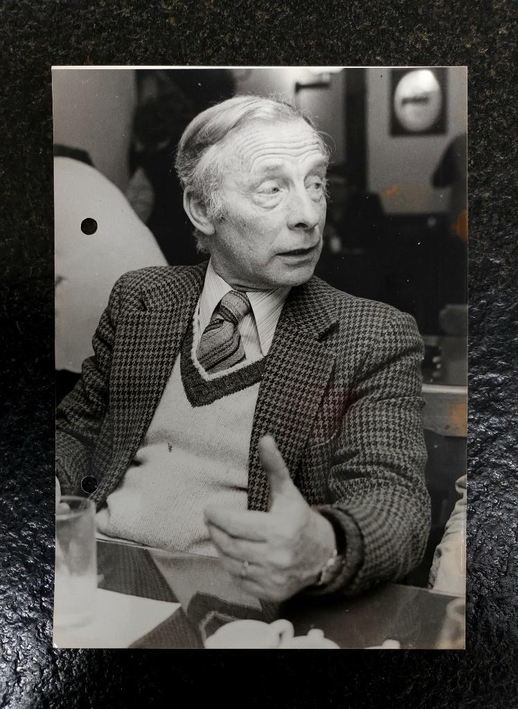 Persfoto Robert Goethals - trainer KSK Beveren (1979), Verzamelen, Verzenden, Zo goed als nieuw, Poster, Plaatje of Sticker