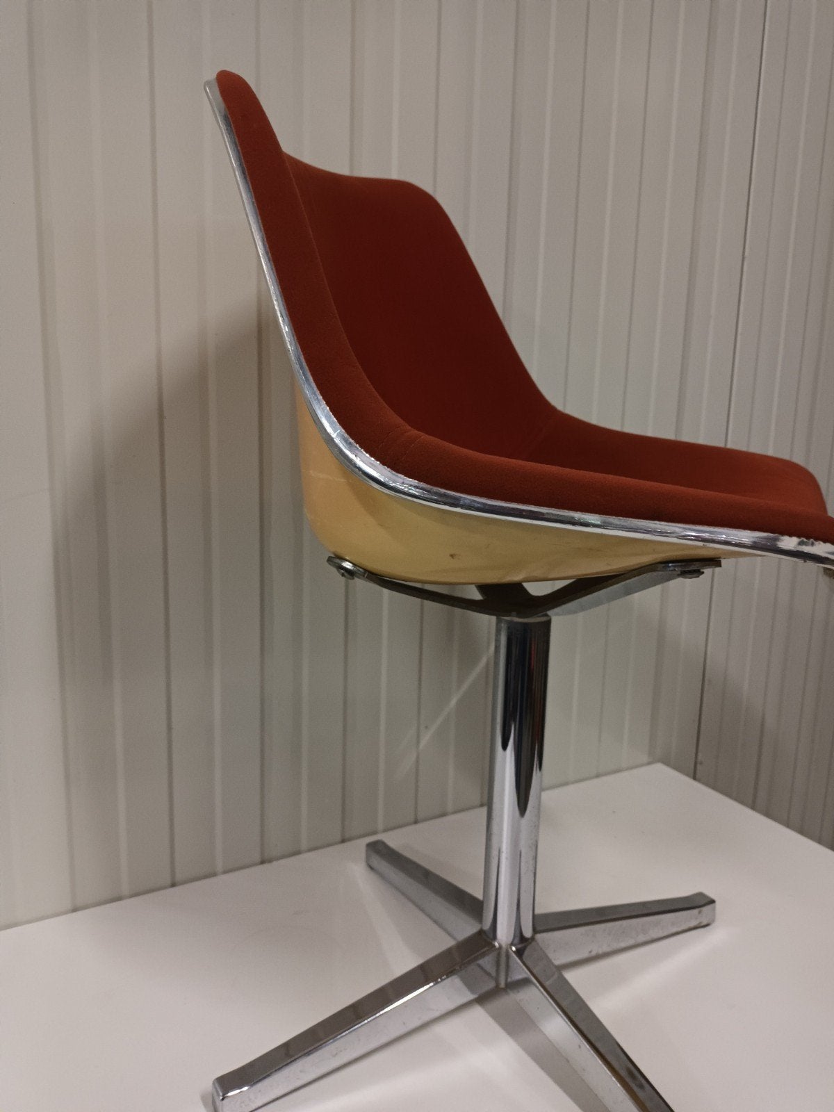Vintage design klassieker: de L202 draaistoe, Enlèvement