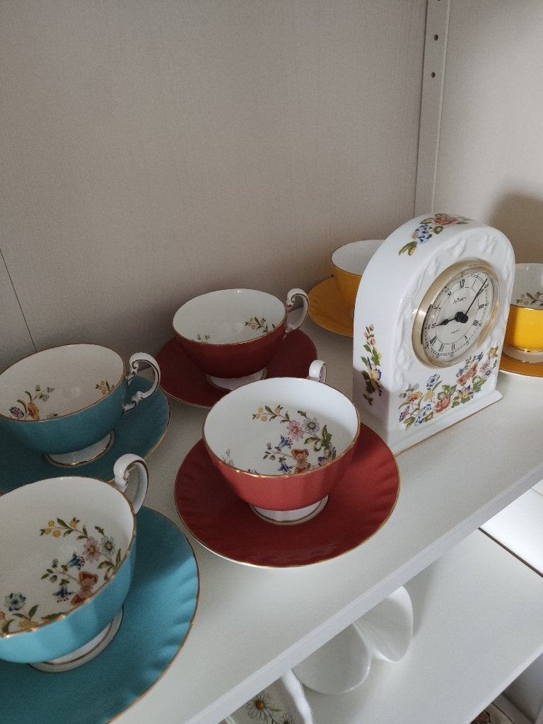 Horloge Aynsley "Cottage Garden" en porcelaine Fine Bone, Enlèvement