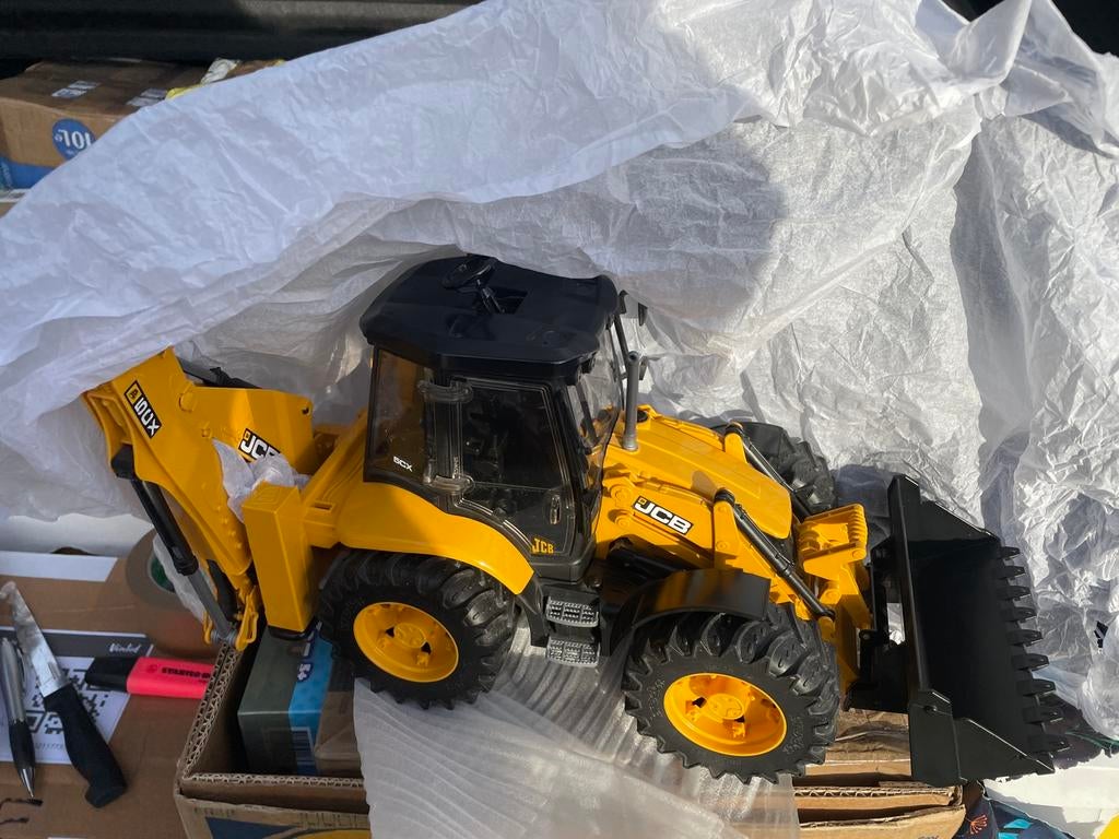 Tracteur Bruder JBC avec pelle et grue Tractopelle, Enfants & Bébés, Envoi, Comme neuf