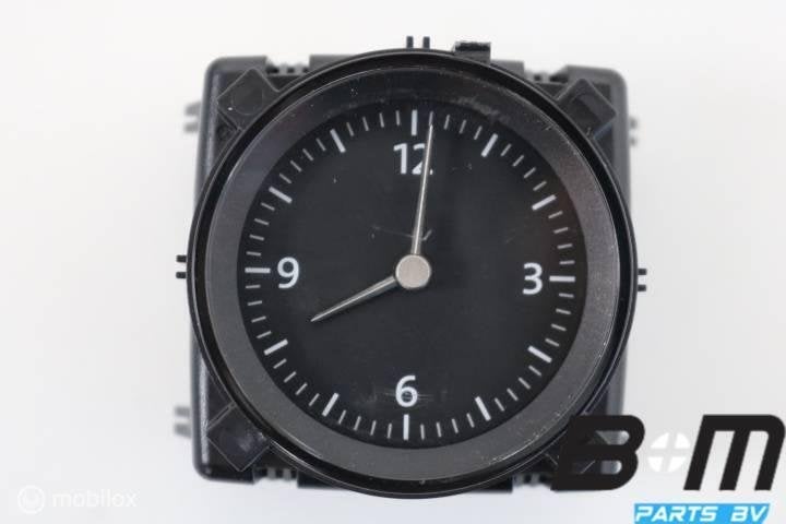 Klok in dashboard VW Passat B8 Sedan, Gebruikt