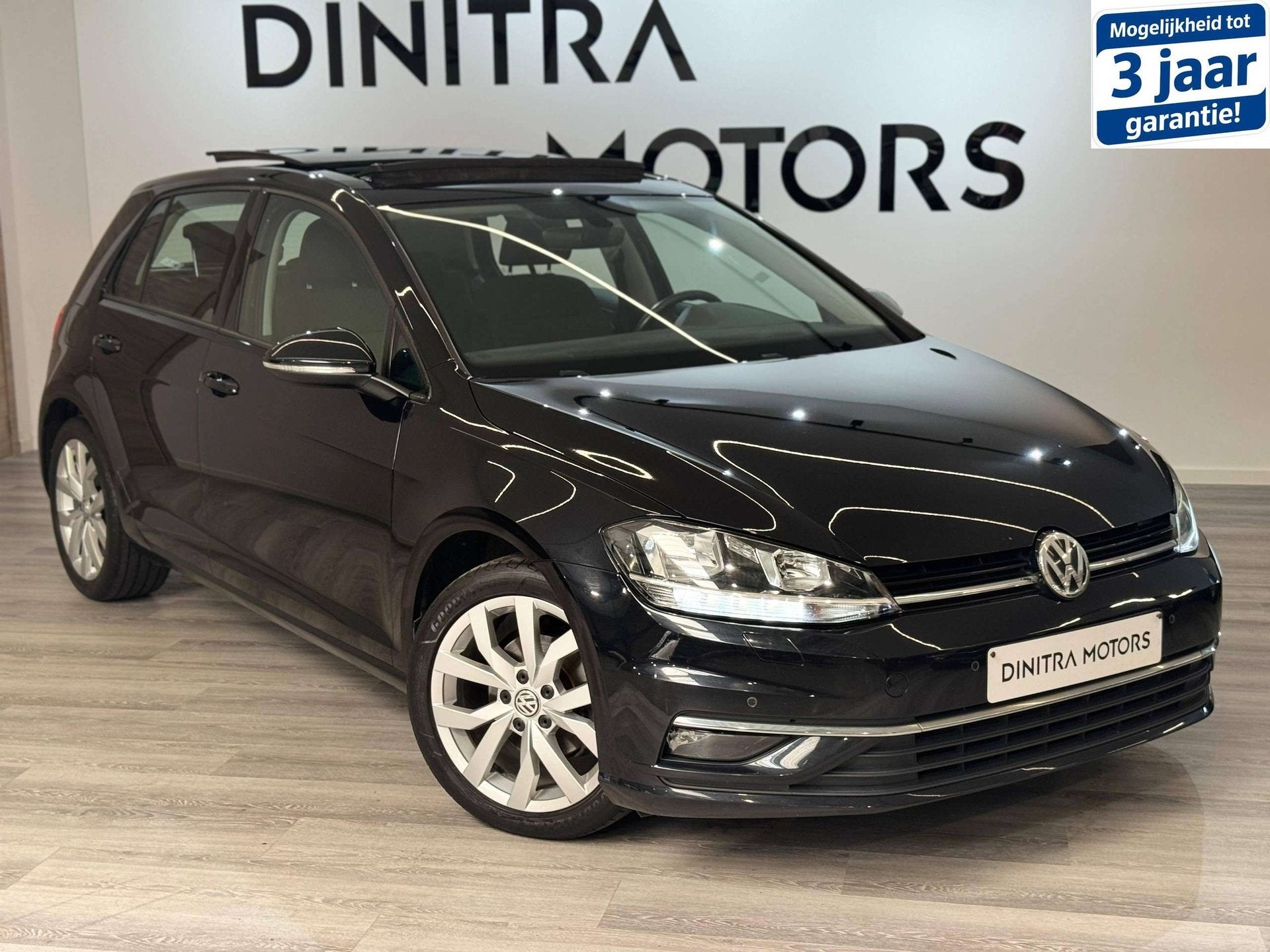 Volkswagen Golf 1.0 TSI Comfortline - Pano/Carplay/Digital C, Auto's, Volkswagen, Stof, Gebruikt, Euro 6, Zwart