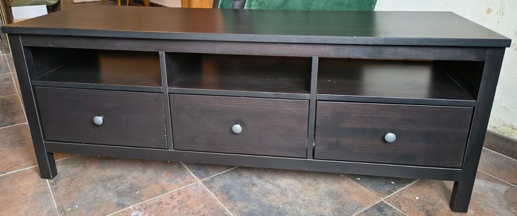 Hemnes tv-kast, Enlèvement