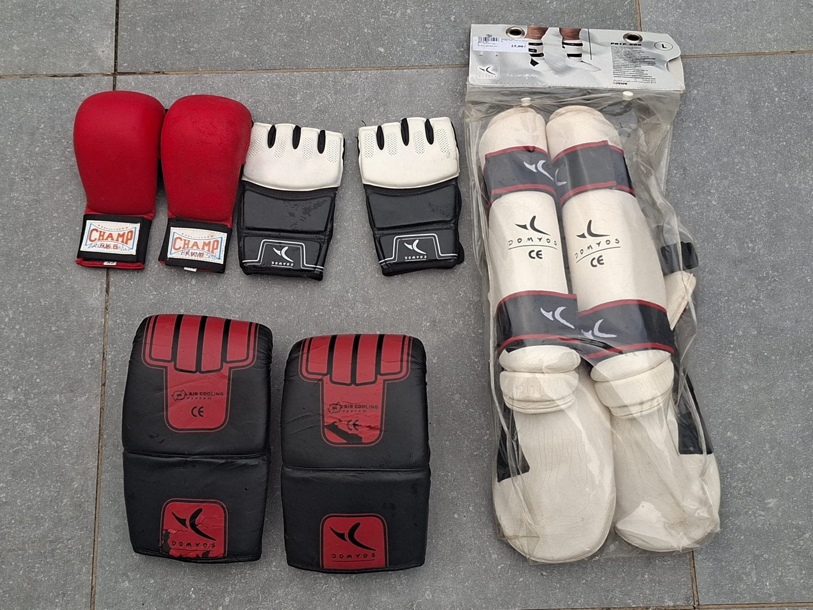 Set bokshandschoenen en scheenbeschermers, Sport en Fitness, Ophalen of Verzenden, Gebruikt, Bokshandschoenen