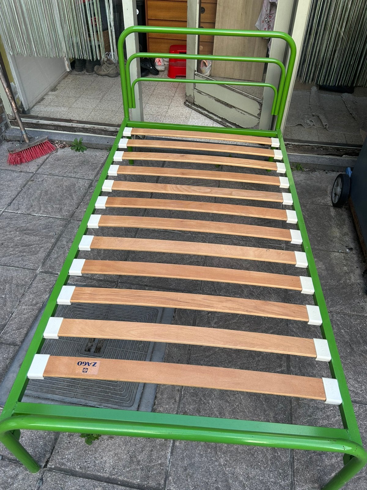 3 eenpersoons bedjes + matras - gratis, Ophalen, Gebruikt, Overige