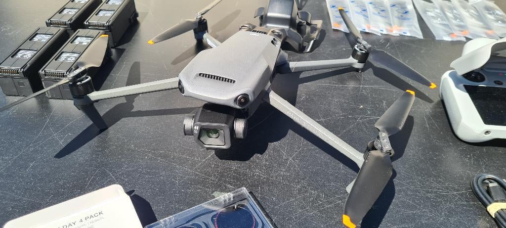 Drone DJI Mavic 3 Classic, TV, Hi-fi & Vidéo, Drones, Drone avec caméra, 250 à 900 g, Qualité supérieure, 1 à 5 km