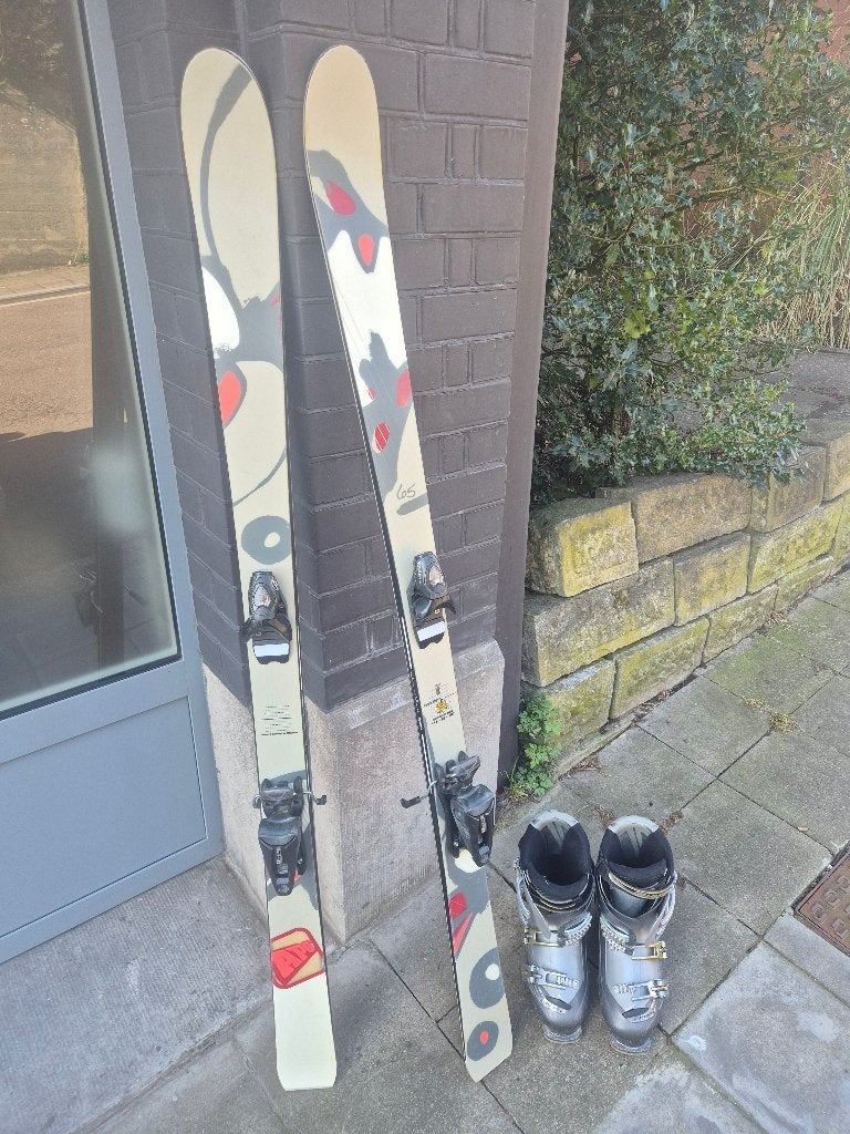 Skis APO all-mountain 160 cm avec fixations, Autres marques, Enlèvement ou Envoi, Skis, 140 à 160 cm