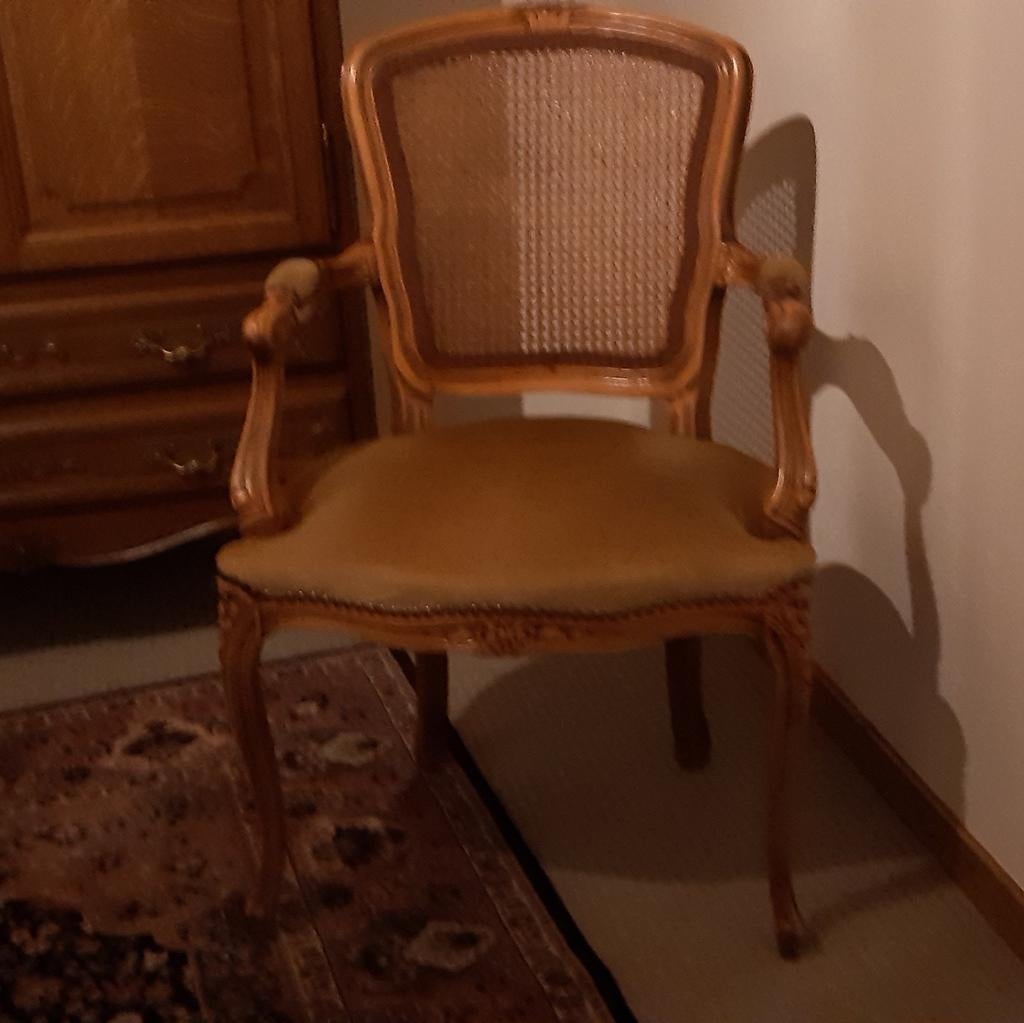 Sier zeteltje met rieten rug., Ophalen