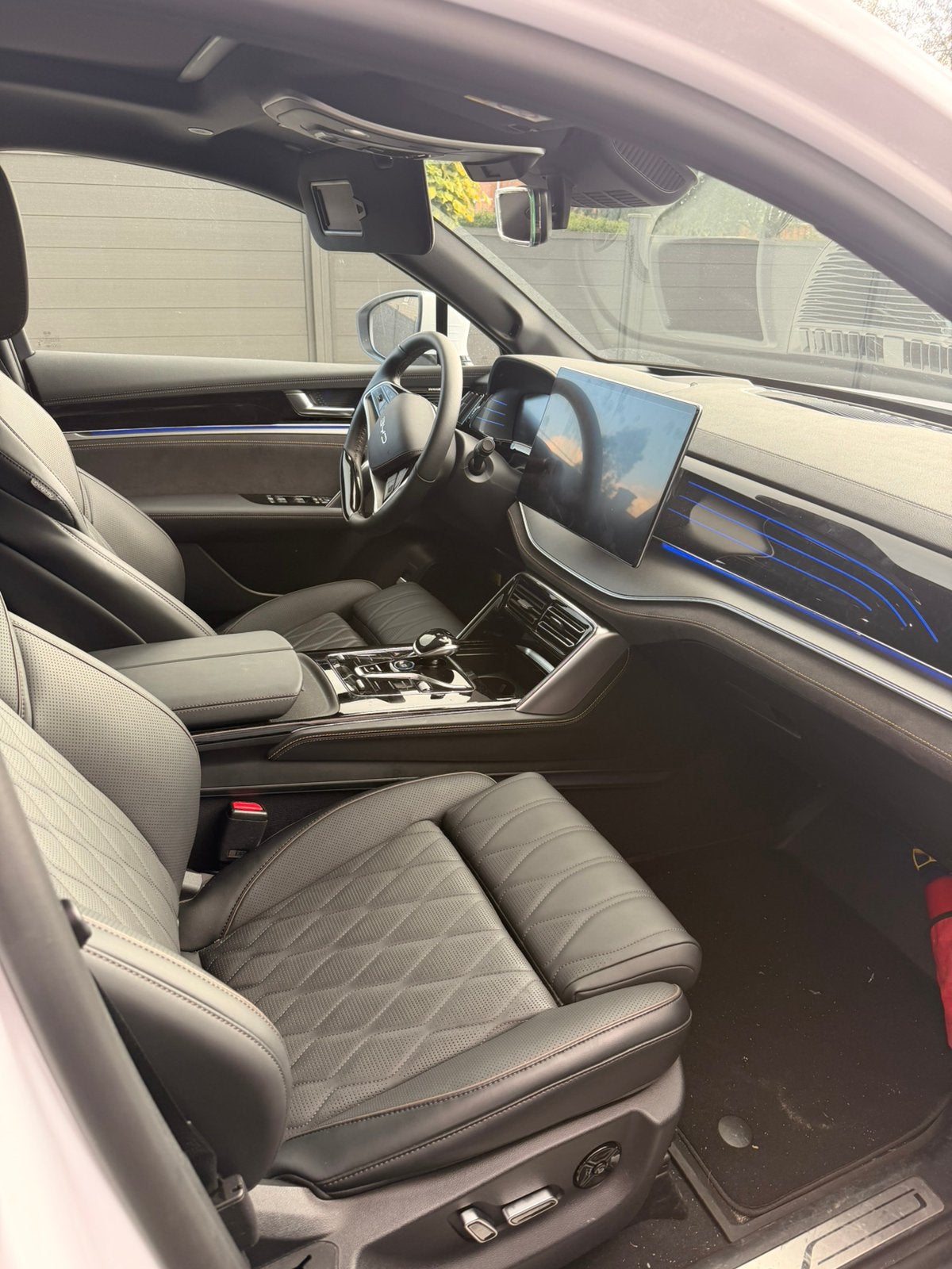 Byd Tang flagship - full option - 17500 km, Autos, Cuir, Achat, Noir, 5 portes