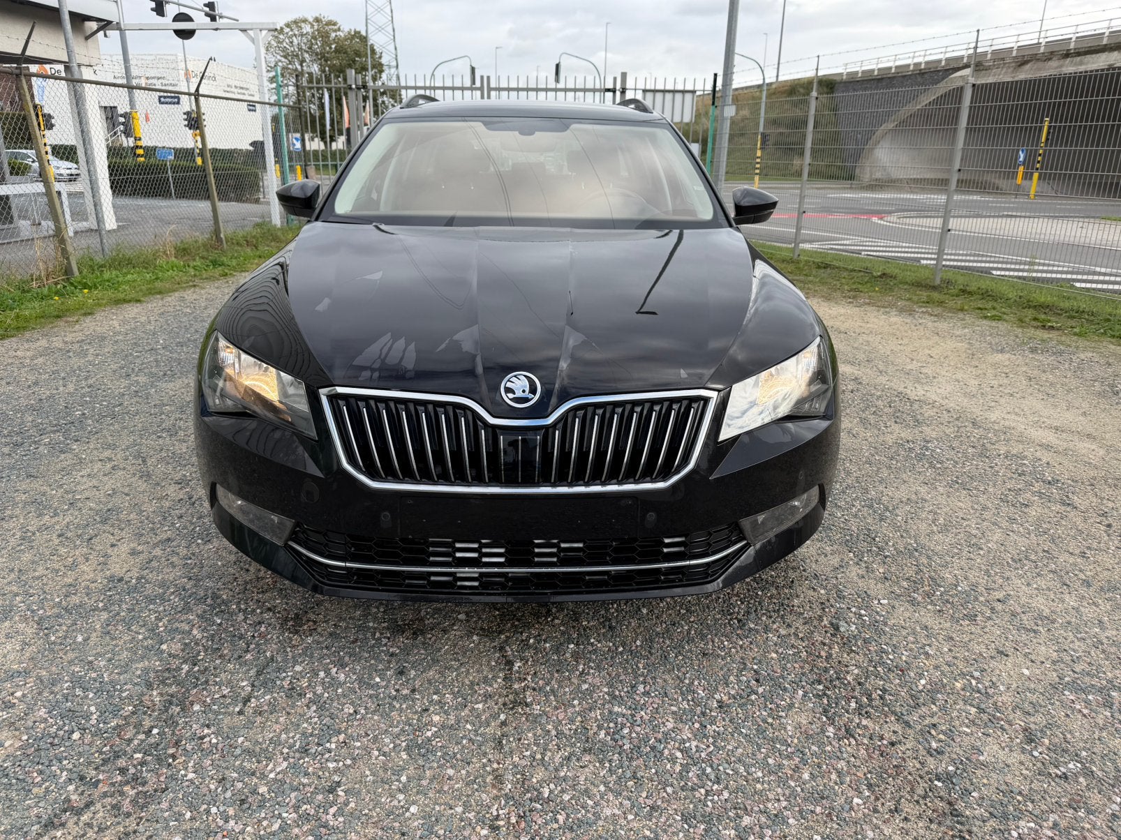 Skoda superb 2.0 diesel  euro6 gsm 0475896541, Auto's, Voorwielaandrijving, Zwart, 5 deurs, Particulier