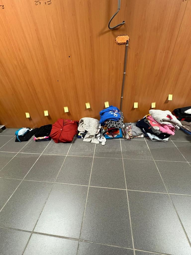 Pakket kinderkledij 10j tot 16j, Ophalen