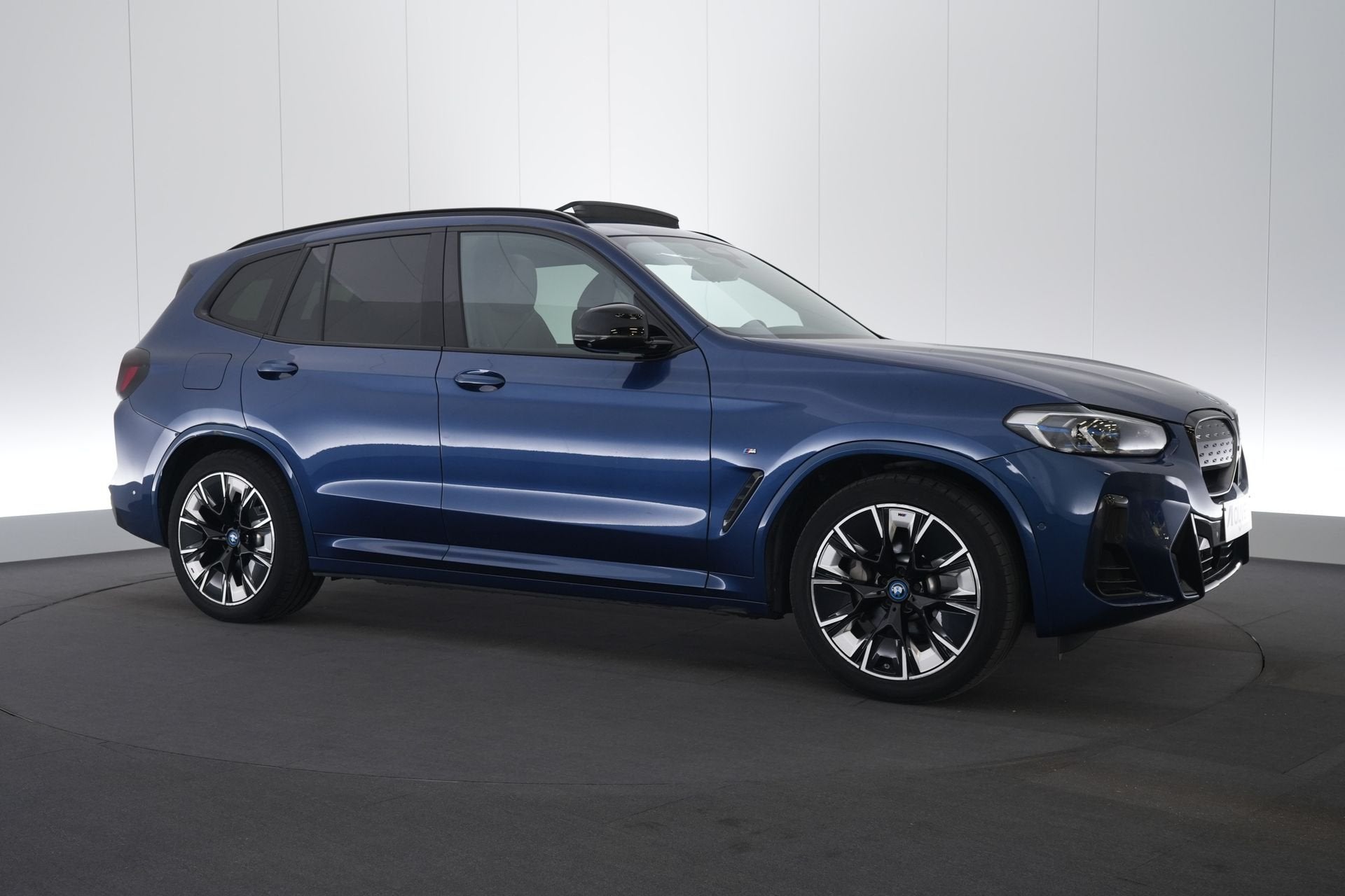 (2BVN955) BMW IX3, Auto's, Automaat, Achterwielaandrijving, Gebruikt, Blauw
