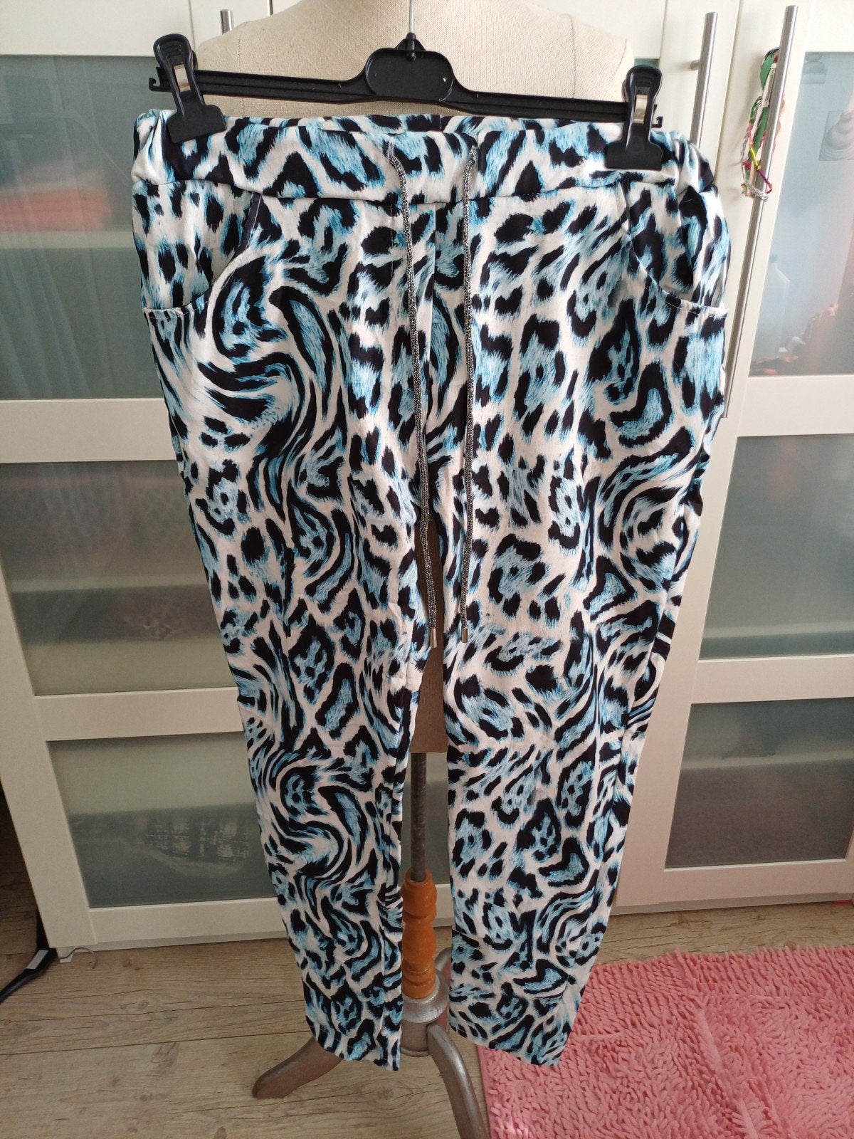 pantalon dame  longueur 97cms   42-48, Kleding | Dames, Broeken en Pantalons, Ophalen, Zo goed als nieuw, Meerkleurig, Lang