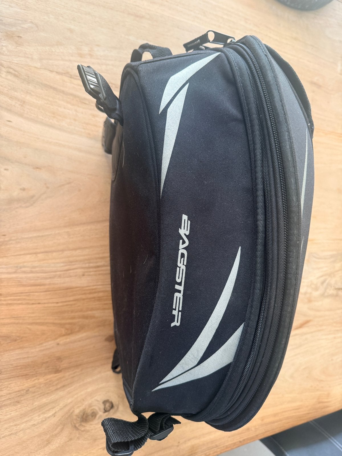 Sac de reservoir moto BAGSTER  hauteur reglable 20 a 30 cm, Enlèvement ou Envoi, Comme neuf