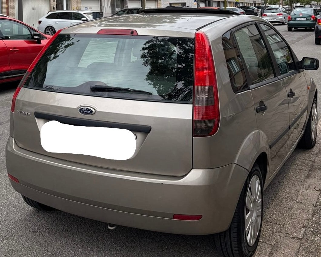 Ford Fiësta 1400cc benzine / zeer nette staat / lage km, Auto's, Voorwielaandrijving, Stof, Beige, Handgeschakeld