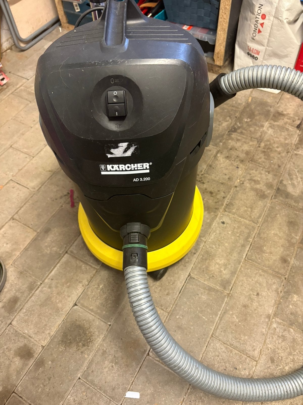 Kärcher AD 3.200 – Aspirateur à cendres / eau et poussière, Enlèvement, Comme neuf