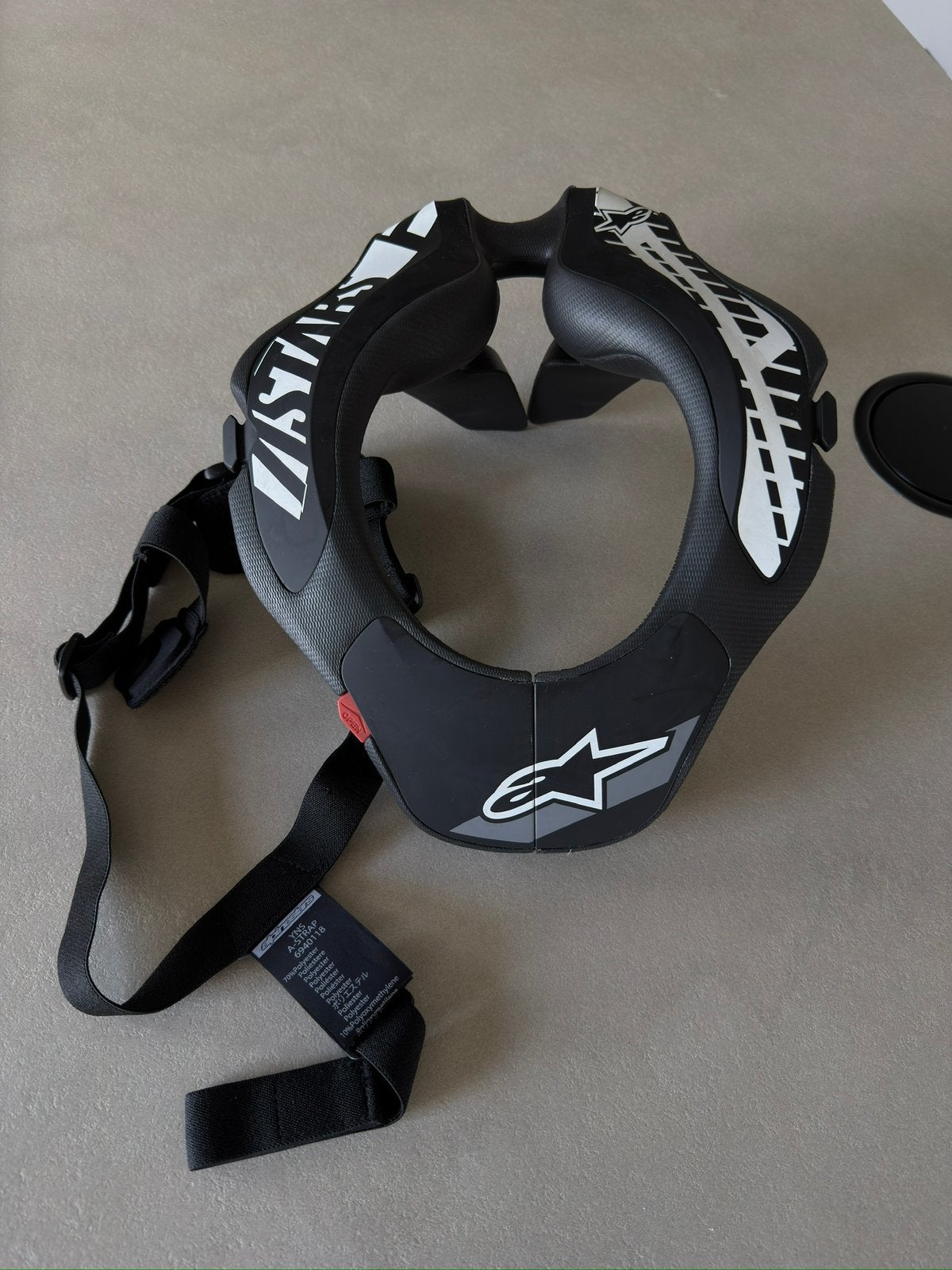 Alpinestars YNS1 Neck Support / Nekbrace, Sports & Fitness, Karting, Enlèvement ou Envoi, Comme neuf