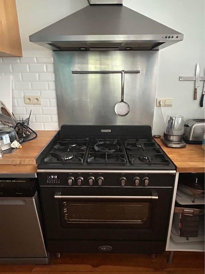 Cuisinière gaz Boretti 90 cm (+hotte et crédence), Electroménager, Enlèvement, Comme neuf, Gaz, 5 zones de cuisson ou plus