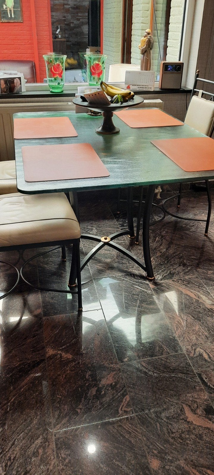 Glazen keukentafel met ijzer onderstel en 4x lerenstoelen, Tuin en Terras, Ophalen