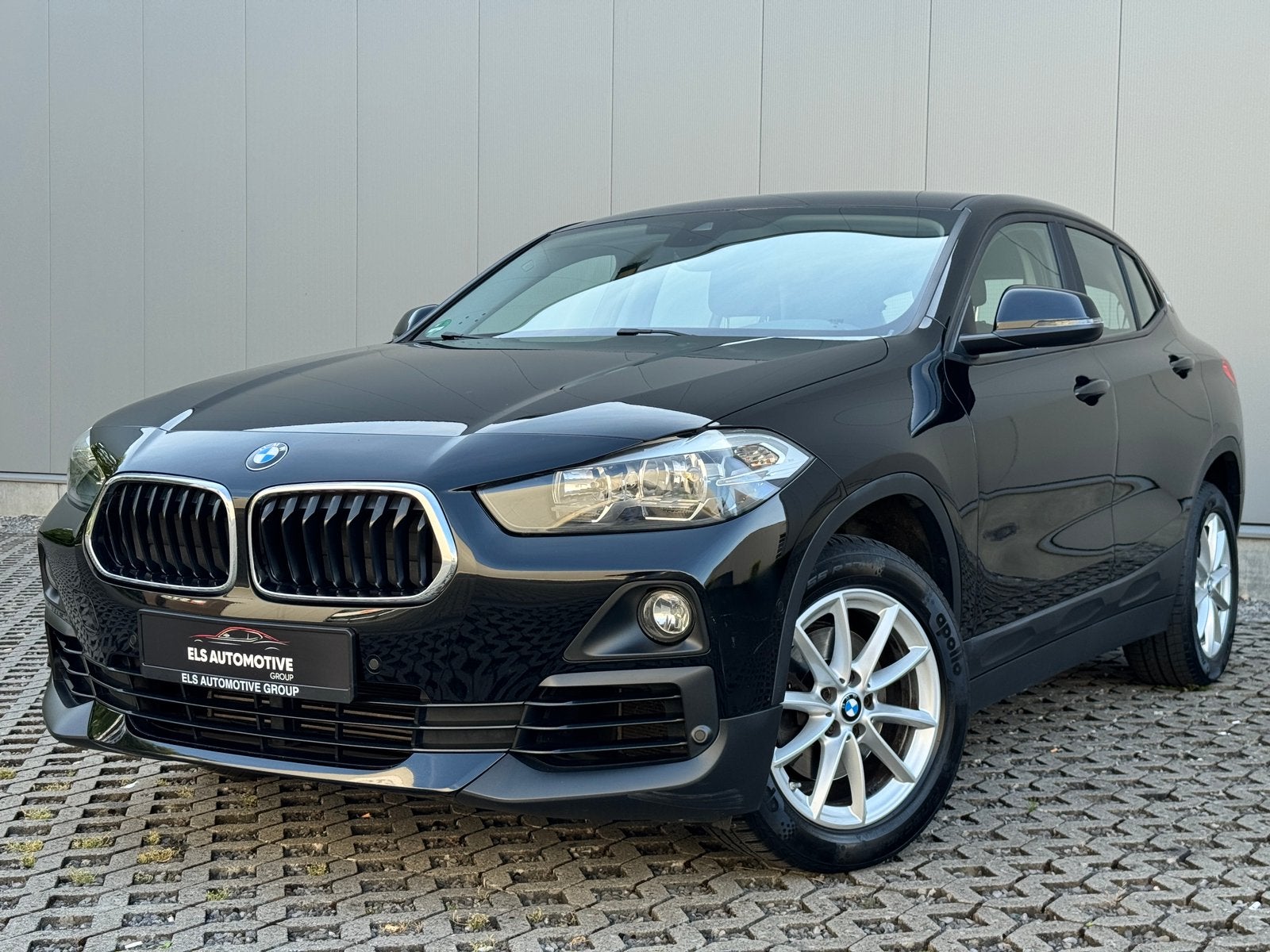 BMW X2 sDrive MHEV Automaat – Black on Black – BMW Historiek, Auto's, BMW, Bedrijf, Te koop, X2, ABS, Airbags, Airconditioning