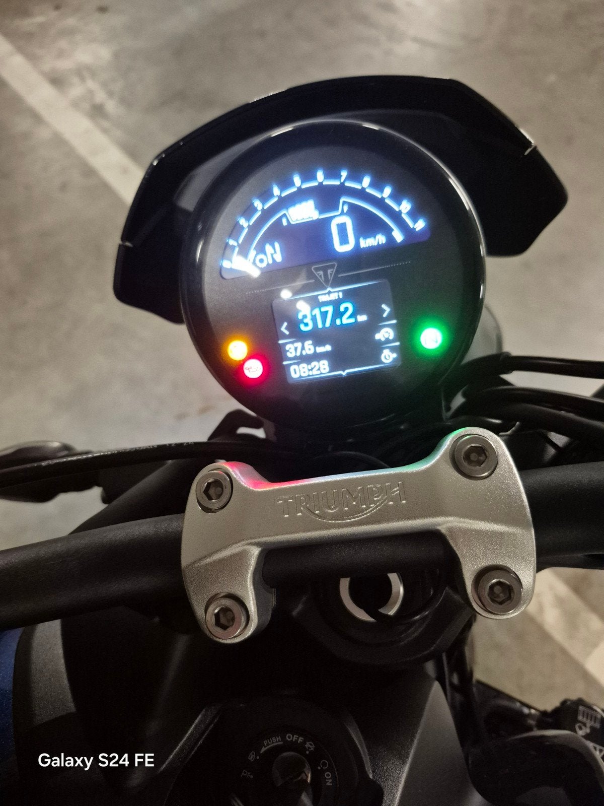 Edition spéciale annee 2025 avec selle personnalisé, Motos, Motos | Triumph, Particulier, Enlèvement