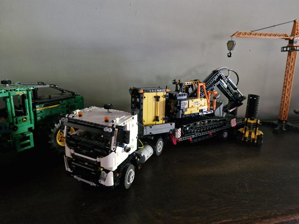 Technic Volvo FMX Truck & EC230 Graafmachine Set, Ophalen, Gebruikt, Technic