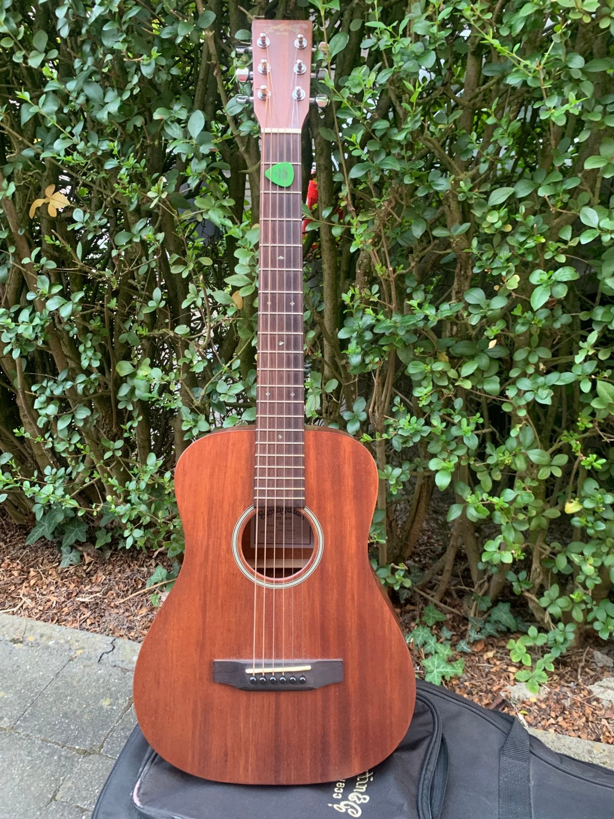 Sigma TM15 reisgitaar, Ophalen, Zo goed als nieuw, Western- of Steelstringgitaar, Met koffer