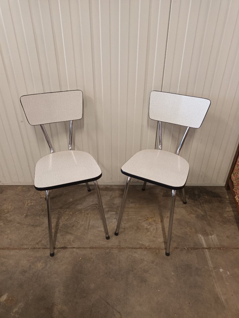 Chaises rétro en formica, Enlèvement