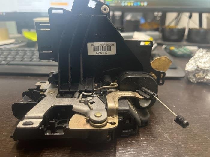 Serrure portière mécanique 2portes gauche d'un Volkswagen, -, 3 mois de garantie, Utilisé, -
