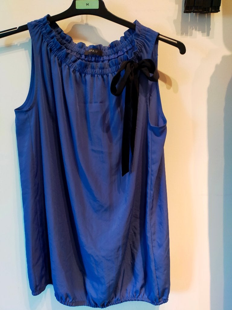 Mooi blauw topje van Esprit met zwarte strik – Maat M (ZGAN), Kleding | Dames, Blouses en Tunieken, Maat 38/40 (M), Blauw, Ophalen of Verzenden