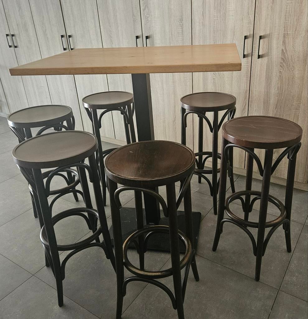 2 hoge statafels, Ophalen