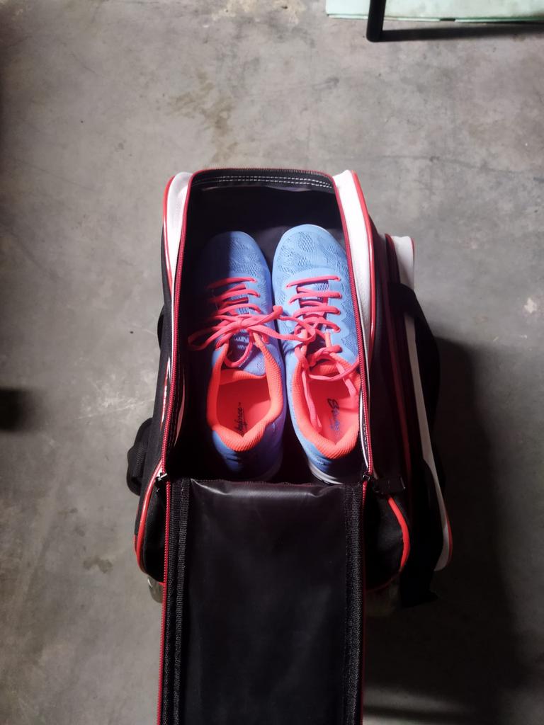 Bowling tas schoenen en bal, Ophalen, Zo goed als nieuw