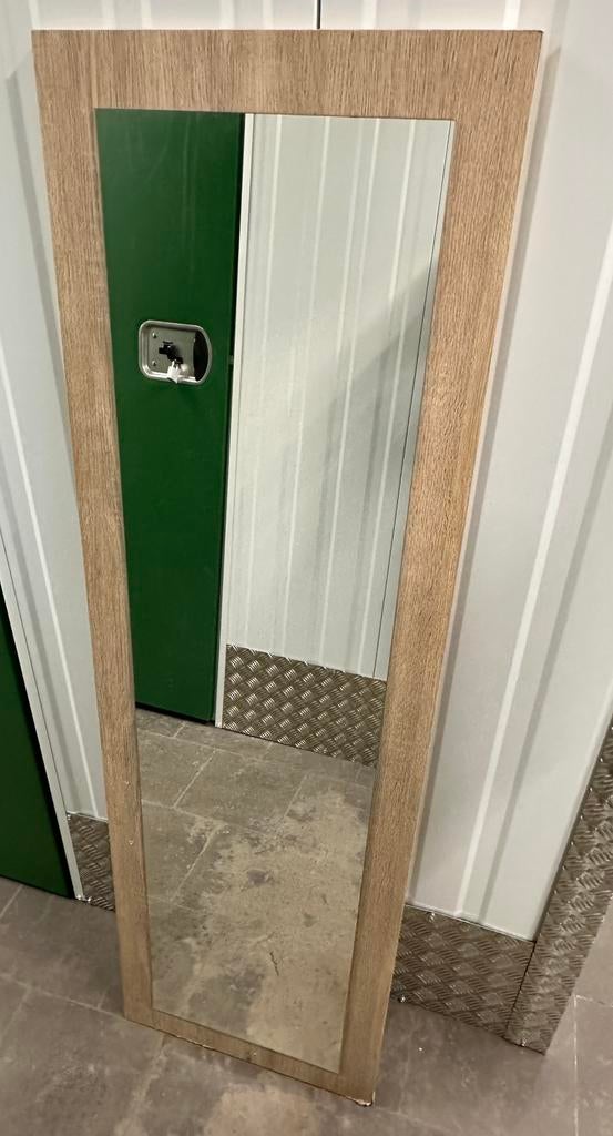 Grote spiegel op houten frame, Huis en Inrichting, Woonaccessoires | Spiegels, Ophalen, Zo goed als nieuw, Minder dan 100 cm, Rechthoekig