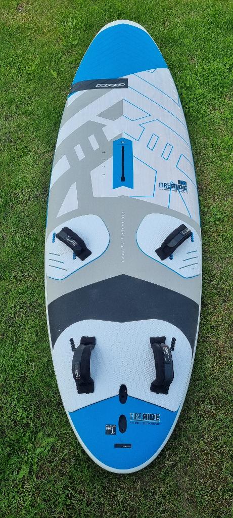 Tk: RRD FireRide V1 Wood 135L (foil ready) perfecte staat, Watersport en Boten, Ophalen, Minder dan 250 cm, RRD, Zo goed als nieuw