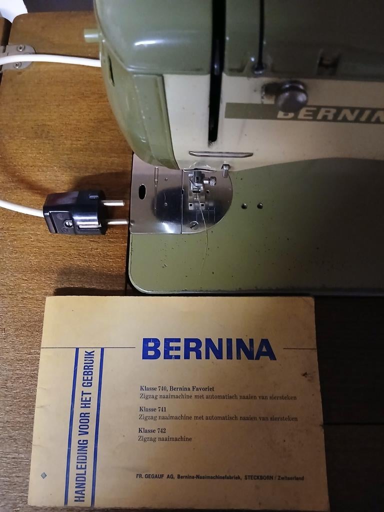 Bernina naaimachine 741-742, Hobby en Vrije tijd, Naaimachines en Toebehoren, Ophalen, Zo goed als nieuw, Naaimachine, Bernina