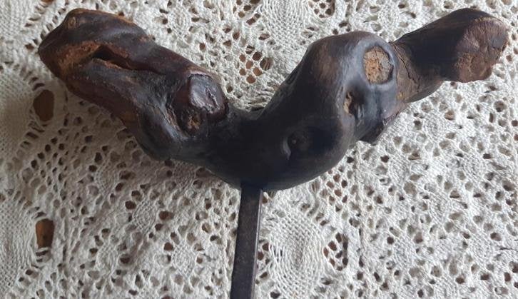Franse vintage verweerde druivenrank/ wijnrank kurkentrekker, Ophalen of Verzenden