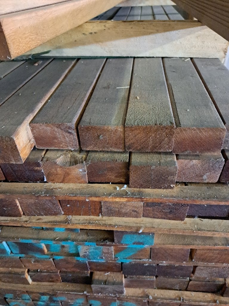 45x70 lang 2,10m prijs 10 euro per stuk hardhout mandioquera, Tuin en Terras, Ophalen, Nieuw, Palen, Hardhout