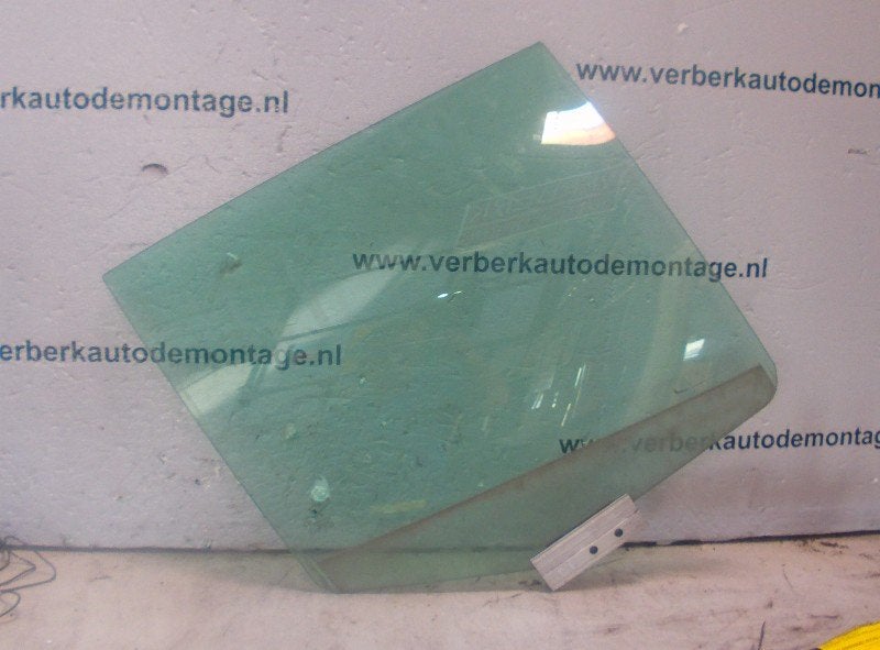 VITRE ARRIERE DROITE Saab 9-5 (YS3E) (01-1997/12-2009), Saab-de-info@saabgroup.com, Marienbergstraße  96
90411  Nürnberg, DE, Utilisé