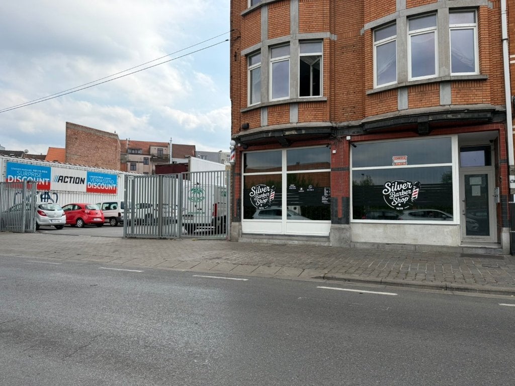Salon de coiffure à remettre, Articles professionnels