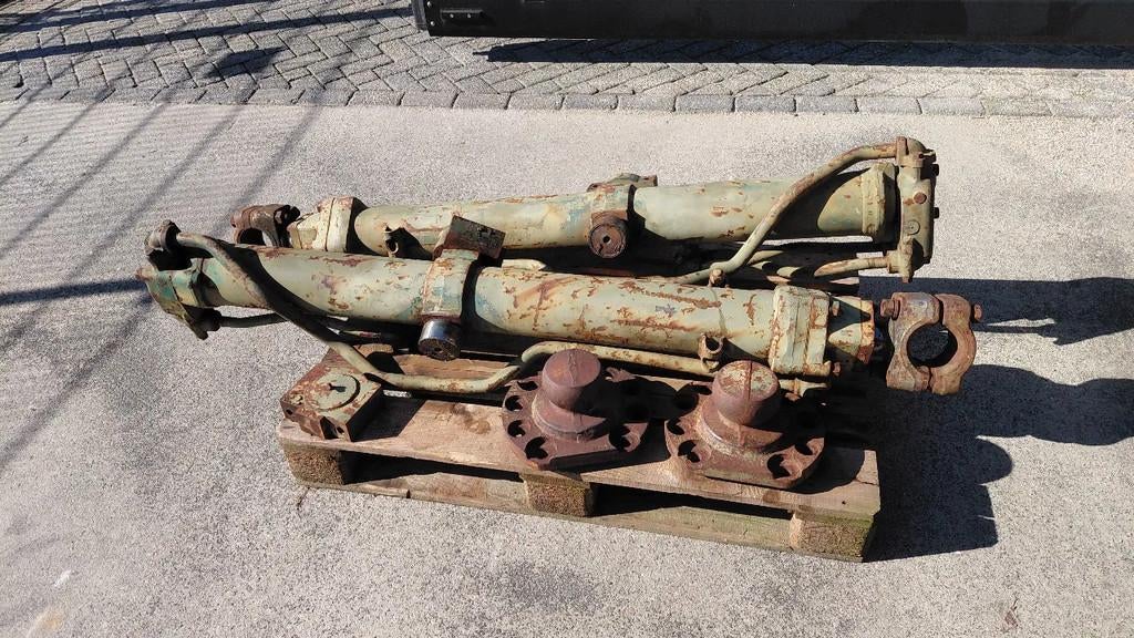 Caterpillar D8K hydraulic blade rams cylinders and blade tru, Zakelijke goederen