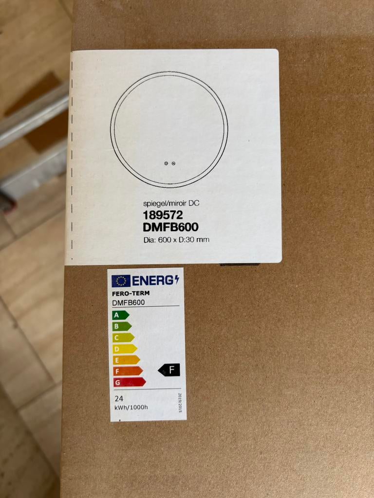 Nieuw in de doos. Spiegel met ledverlichting en ontwaseming, Ophalen, Nieuw, Rond, 50 tot 75 cm