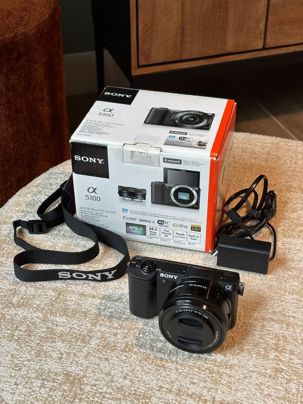 Sony a5100 + 16-55mm kitlens, Ophalen, Kantelbaar/draaibaar scherm, 24 megapixels, Sony