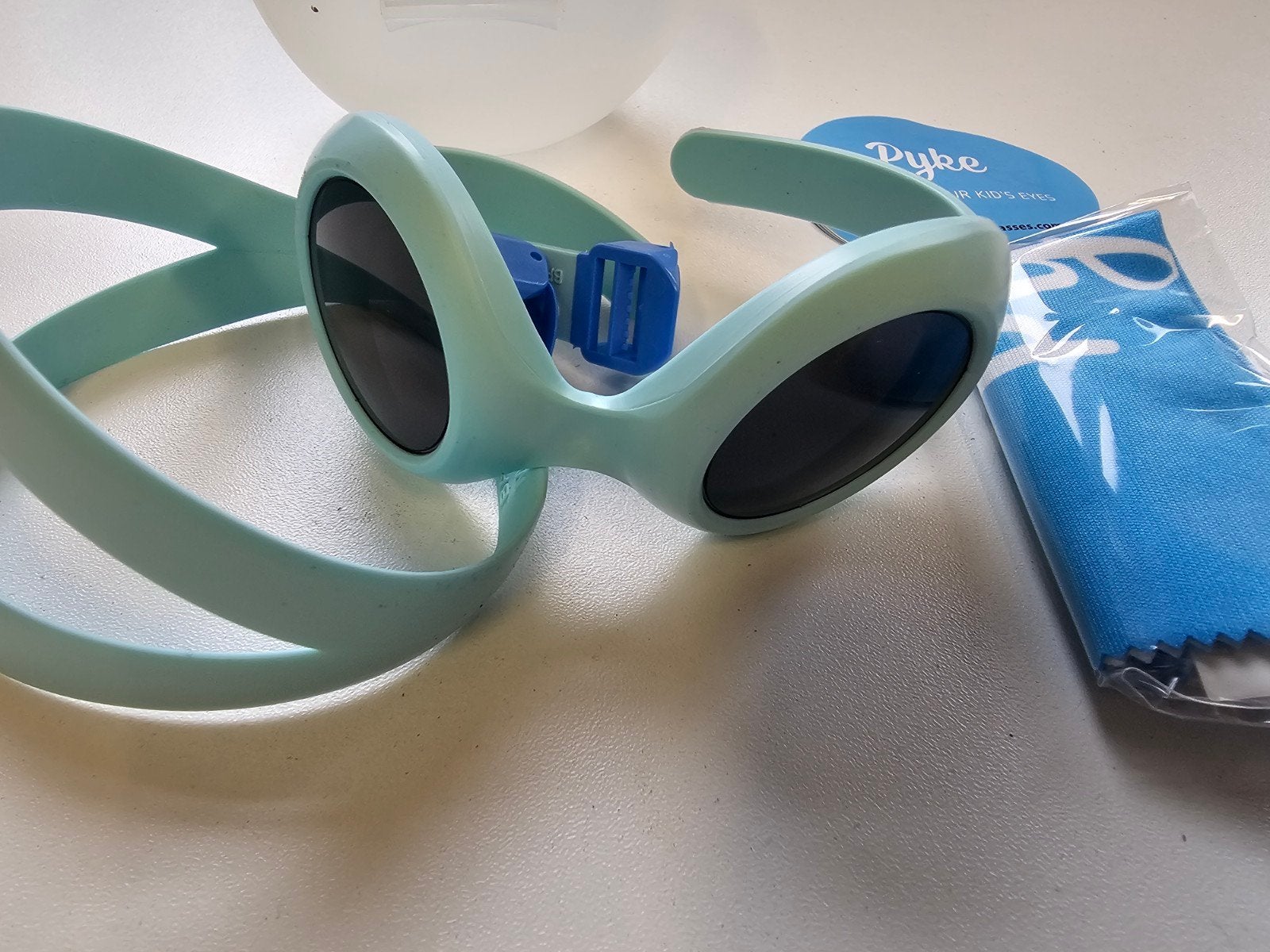 Lunettes de soleil Pyke pour bébés 0-3 ans neuves, Enfants & Bébés, Enlèvement ou Envoi