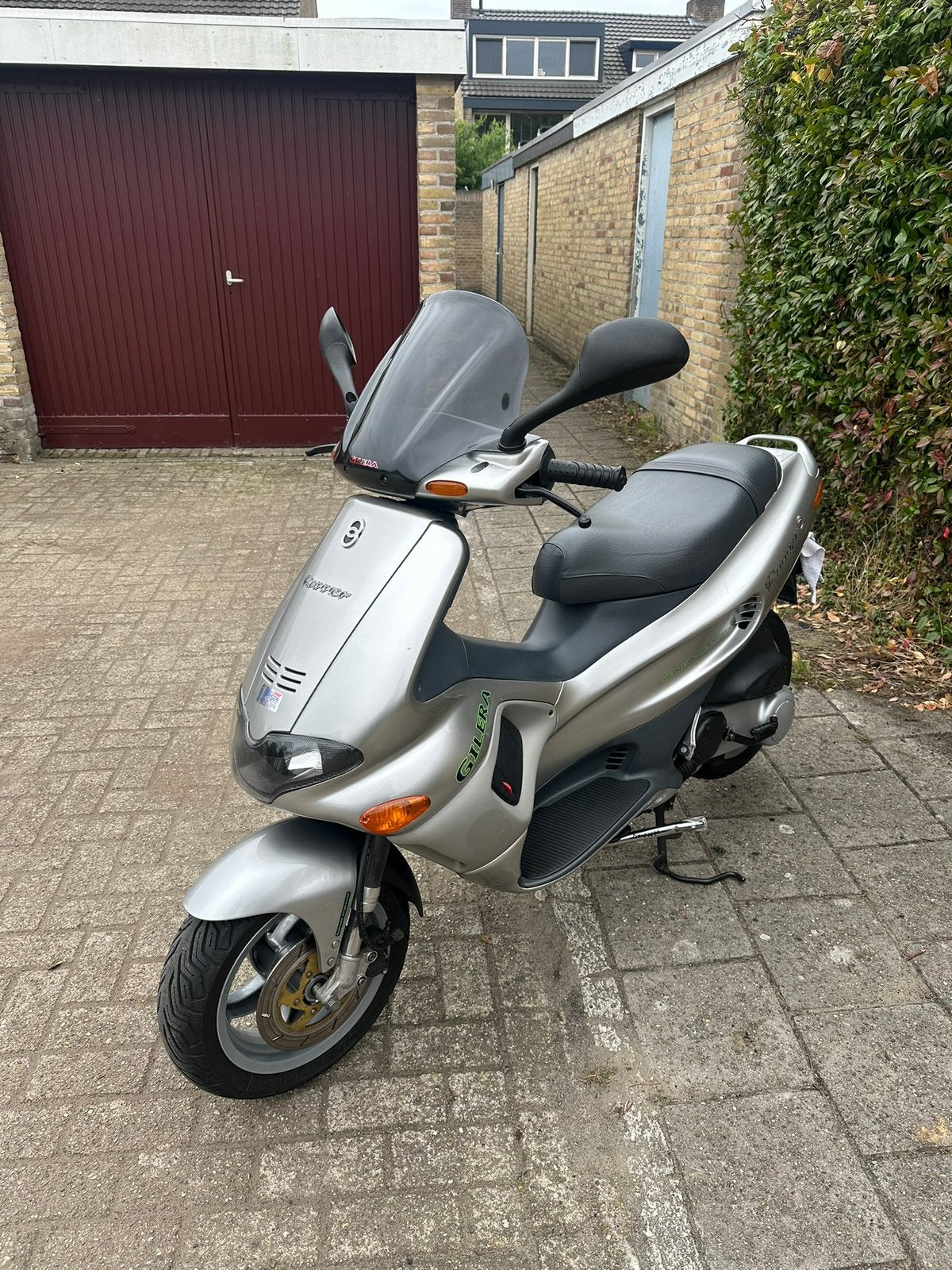 Gilera Runner 50cc DD zilvergrijs, Vélos & Vélomoteurs, Scooters | Piaggio, Autres modèles, Comme neuf, Classe B (45 km/h), Enlèvement