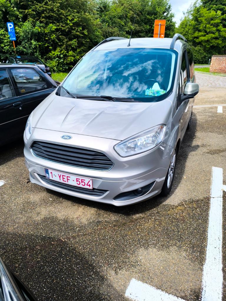 Ford Tourneo courier Eco boost i1.0 2017, 114,000km, Autos, Argent ou Gris, Achat, 998 cm³, 5 portes