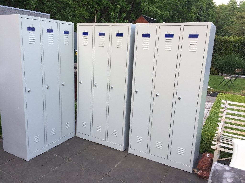 Degelijke 3 - deurs lockers / lockerkasten . Als nieuw !!!, Enlèvement, Comme neuf